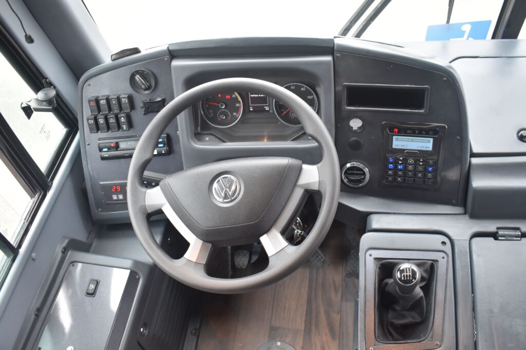 A Viação Clewis, empresa de transporte da cidade de Americana (SP), incorpora à sua frota o modelo El Buss FT, carroceria BUSSCAR, montada sobre o chassi Volkswagen 17.230 e com 12.550 mm de comprimento.